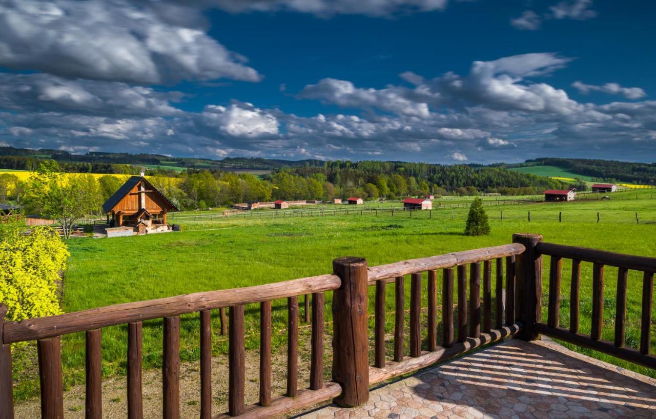 Hotel Ranch Jestrebice à Hermanicky Extérieur photo