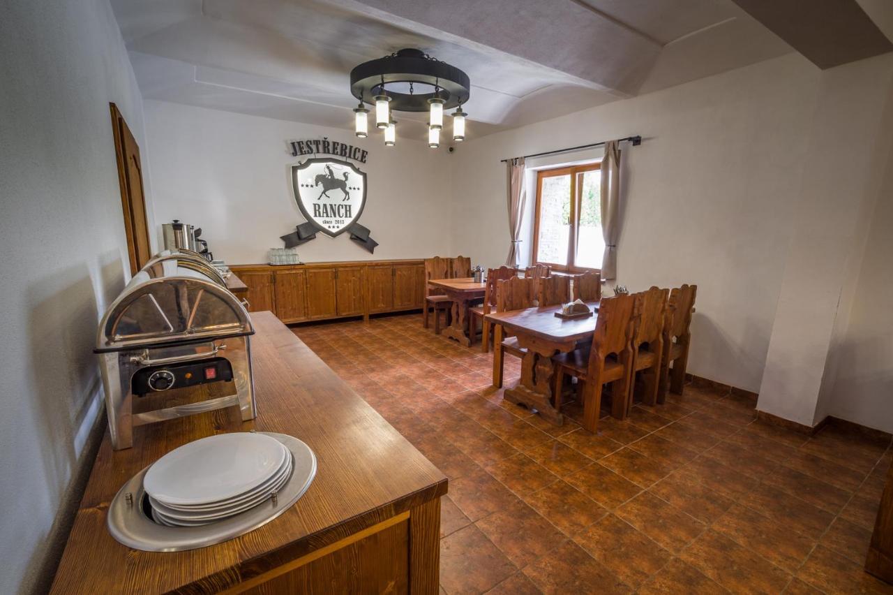 Hotel Ranch Jestrebice à Hermanicky Extérieur photo