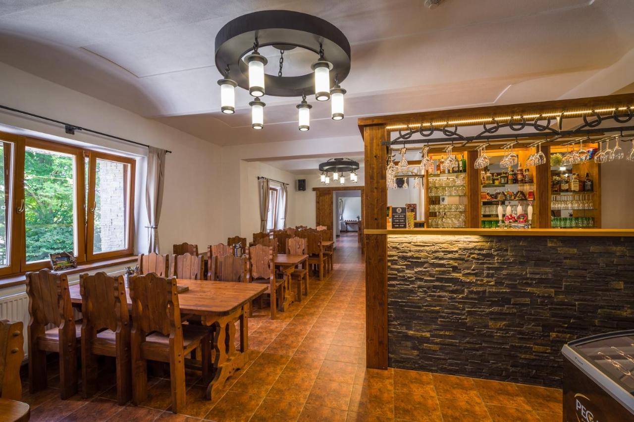 Hotel Ranch Jestrebice à Hermanicky Extérieur photo